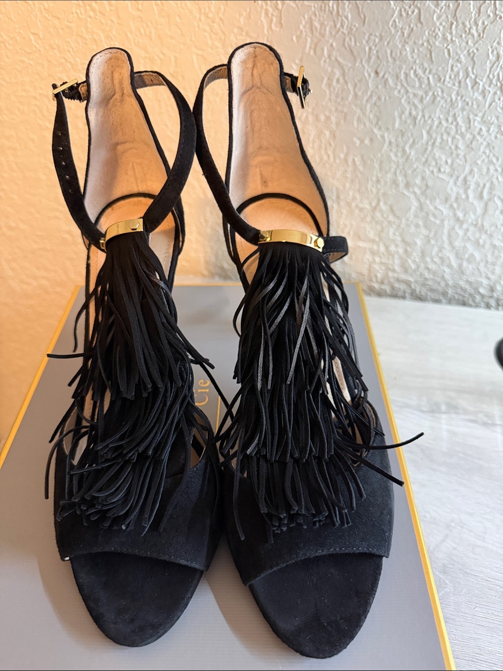 Women’s Louise et Cie Black Suede Ankle-Strap Heels. Gorgeous shoe-worn 1x
